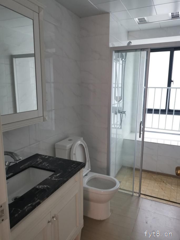 碧桂园翡翠湾精装4室2厅岀租